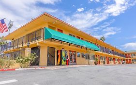 Hotel Avenida - Oceanside Camp Pendleton